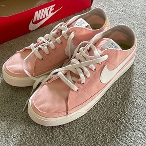 Brand new Nike court legacy